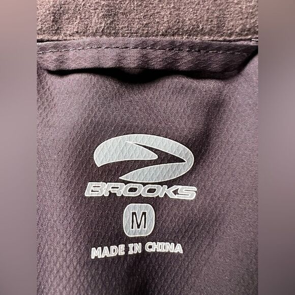 Brooks Men's Charcoal and Olive Windbreaker - Picture 10 of 14